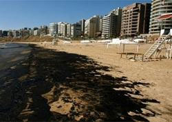 Нафтова пляма торкнулася вже третини ліванського узбережжя 