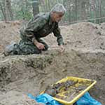 У Биківні археологи шукають правду - вони з'ясовують, скільки насправді жертв НКВС поховано в лісі під Києвом