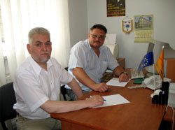 На фото: (зліва на право) члени оргкомітету проведення заходів Олесь Нога та Олег Пелехатий (ініціатор заходу).