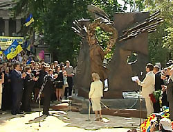 У Києві відкрито пам’ятник Чорноволу