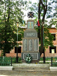 Монумент воїнам ОУН-УПА в Єзупелі, що на Прикарпатті