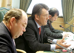 Ющенко констатував криміналізацію у царині Азарова