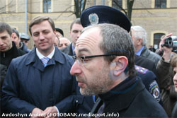 На передньому плані - секретар Харківської міськради регіонал Кернес, має в кримінальних колах поганяло "Гепа"
