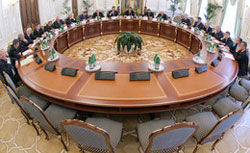 Під головуванням Президента Ющенка відбулося засідання РНБО. Янукович пішов звідти до його закінчення