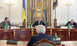 Президент Ющенко вирішив побути лікарем. Він послухає більшовицькі  “аргументи”