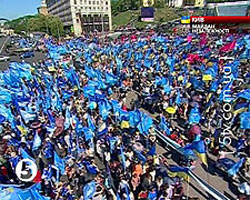 На Майдані панував блакитний колір і збиралися передавати “всю власть совєтам”