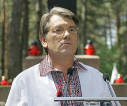 Президент Ющенко вшанував пам'ять жертв більшовицьких репресій. Більшовики не покаялися й не вшанували