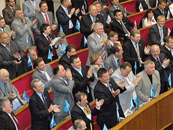 Партія регіонів вже попереджає про намір відкликати підпис Януковича