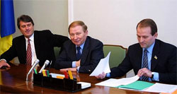 Президент Ющенко стведжує, що Тимошенко штовхала Медведчука