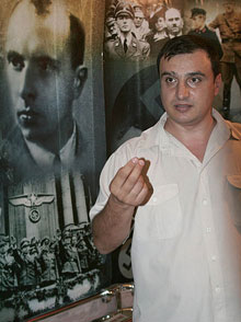 Арсен Клінчаєв у своєму музеї
