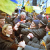 Українці - одна з найбільш політизованих націй, але пасивні і без власної громадянської позиції. Так кажуть соціологи