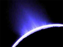 Викиди кришталевого льоду у космос з поверхні Енцелади