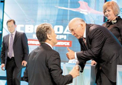 Хроніки дерибану. Ющенко кришує керівництво НБУ, яке підробляє валютними махінаціями