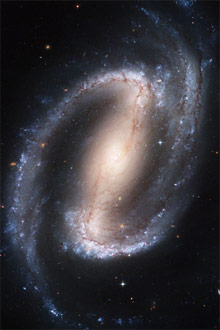 В рамках проекту Galaxy Zoo з`ясувалося, що частка спіральних галактик, видимих із Землі як закручені за годинниковою стрілкою, не відповідає частці закручених в протилежну сторону