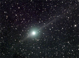 Антихвіст і основні хвости комети добре помітні