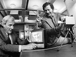 Уіллард Бойл і Джордж Сміт у 1974 році. Фото з сайту videotechnology.com