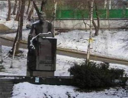 Так виглядав пам’ятник Петровському в Києві