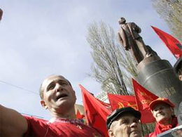 Відкриттям відреставрованого пам’ятника Леніну комуністи ВІДСВЯТКУЮТЬ День пам’яті жертв Голодомору 
