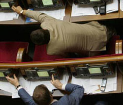 Під патронатом Януковича. У парламенті створюється група синхронного кнопкодавління
