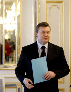 Президент Янукович вручив урізані Шевченківські премії