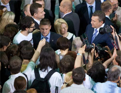 Охоронці Януковича застосували силу до журналіста, який виконував службові обов’язки
