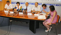Дніпропетровські партійці й експерти обговорююють майбутні місцеві вибори