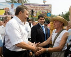 Янукович не знає конкретних фактів цензури і просить назвати призвища негідників