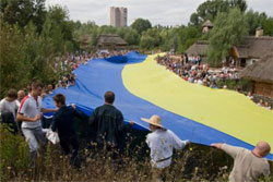 Сьогодні українці шанують державний прапор
