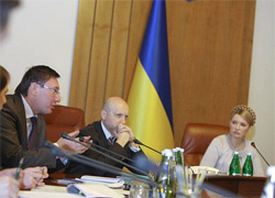 Тимошенко повідомила, що СБУ переслідує Турчинова
