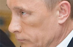 Прес-служба Путіна каже, що в нього не синець, а втома