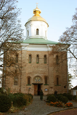 Некомпетентність сучасних будівельників руйнує найстарішу київську церкву