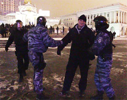 Фотофакт. Міліція затримує протестувальника з Майдану