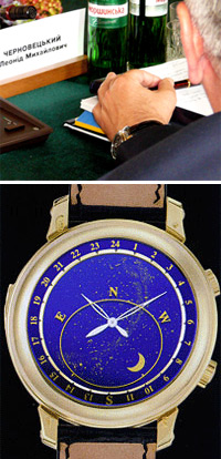 Черновецький завдяки цій цяці контролює ситуацію в космосі - тильна сторона годинника демонструє рух зоряного небо