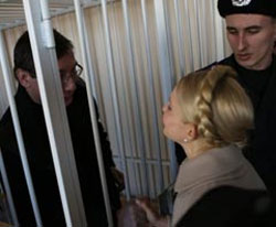На майно Луценка і Тимошенко накладено арешт