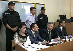 За Азарова. Прокуратура знову вимагає арешту Тимошенко