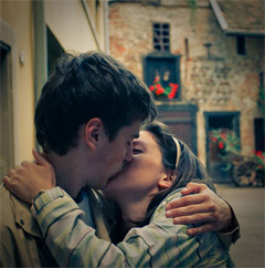 Перший поцілунок з коханою людиною може змінити весь плин життя людини