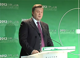 Янукович вкотре осоромив Україну: у Давосі не зміг прочитати гасло України