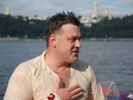 Олег Тягнибок переплив Дніпро на честь Дня Незалежності