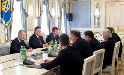 Янукович не розуміє, чому опозиція критикує його щедрість