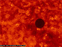 NASA зробило фото унікального явища - транзиту Венери по Сонцю