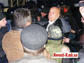 Народ разом з народним депутатом Москалем повернув викрадені бюлетені