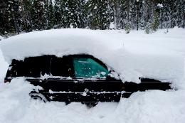 Швед потрапив у снігову пастку і два місяці просидів у машині