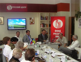 Відомого українофоба Затуліна в Дніпропетровську поставили на місце на організованій ним же «науковій» конференції