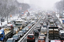КМДА переможно рапортує про «снігоборотьбу» на тлі фактичного транспортного колапсу