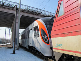 Керівництво “Укрзалізниці” звільняє тих, вважає українські потяги кращими за корейські?