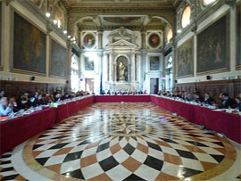 Венеціанська комісія - про референдум: зміни у Конституцію має вносити ВР