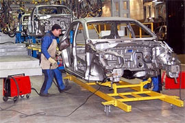 Здобутки проФФесіоналів. Виробництво автомобілів в Україні за півроку обвалилося в два рази