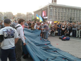 Протестувальники встановили намети на Майдані