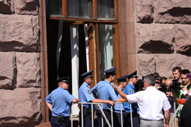 Прокуратура розслідує дві справи щодо подій біля Київради