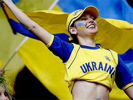 Майже половина українців не вважають Україну повністю незалежною державою